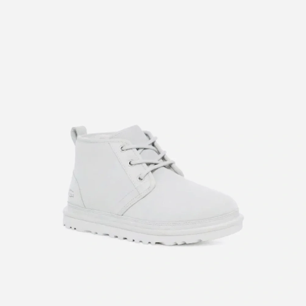 UGG Neumel Classic Off White Unisex Chukka Boots  Size W 11 M 9 NEW